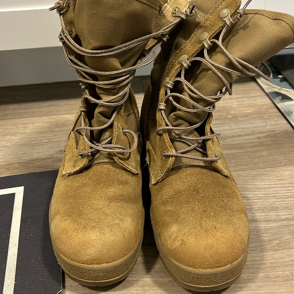 Military boots perfect condition worn few times. Miltary issued